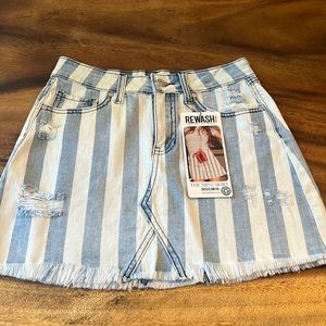NEW W/TAGS LIGHT WASH AND WHITE STRIPED REWASH  DISTRESSED JEAN SKIRT SIZE 3/26